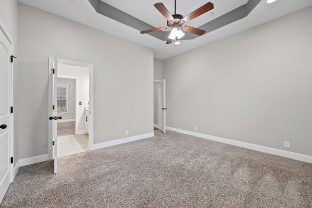 1161 Reda Dr, Clarksville, TN 37042