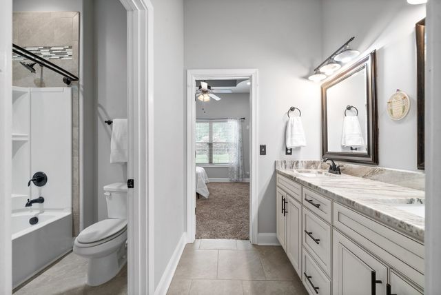 1161 Reda Dr, Clarksville, TN 37042