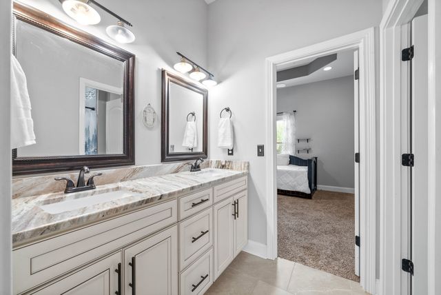1161 Reda Dr, Clarksville, TN 37042