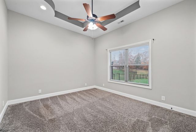 1161 Reda Dr, Clarksville, TN 37042