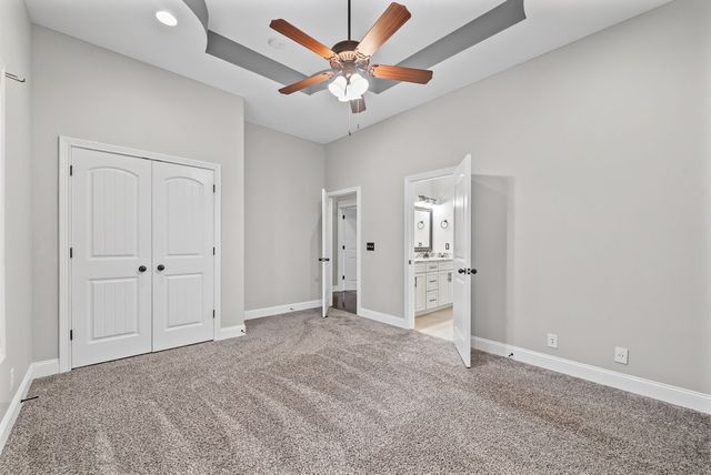 1161 Reda Dr, Clarksville, TN 37042