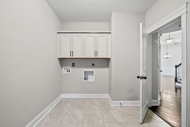 1161 Reda Dr, Clarksville, TN 37042