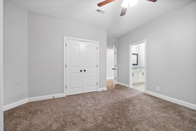 1161 Reda Dr, Clarksville, TN 37042