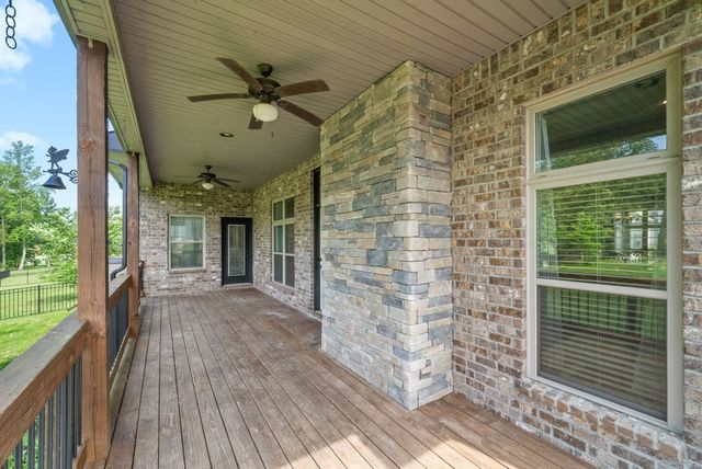 1161 Reda Dr, Clarksville, TN 37042