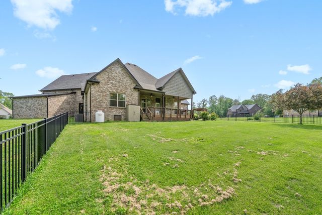 1161 Reda Dr, Clarksville, TN 37042