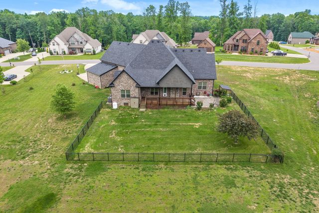 1161 Reda Dr, Clarksville, TN 37042