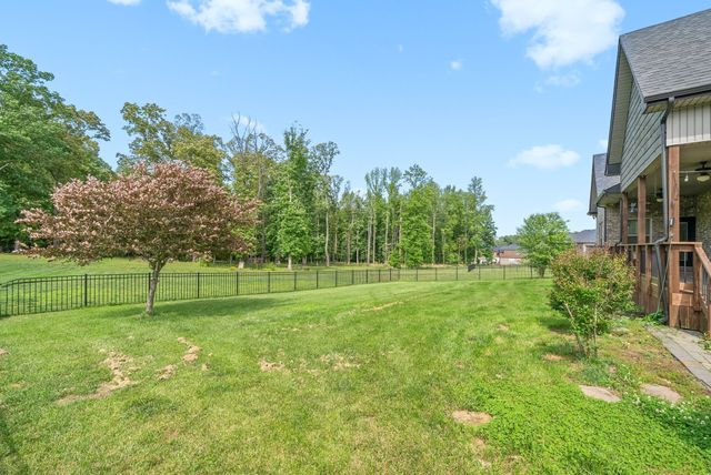 1161 Reda Dr, Clarksville, TN 37042