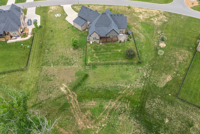 1161 Reda Dr, Clarksville, TN 37042