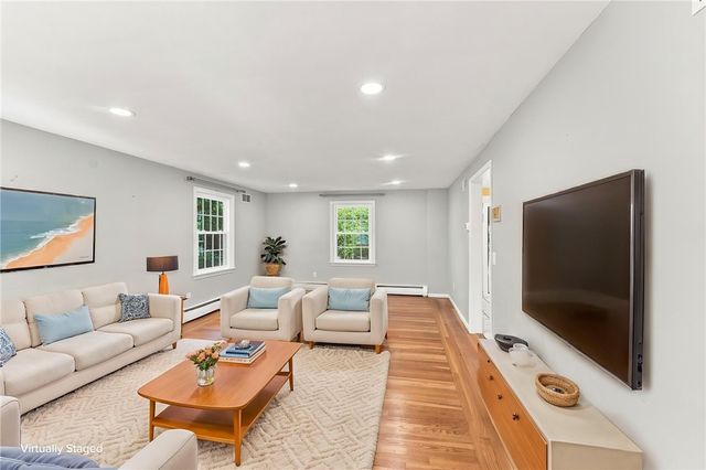 33 Old Oak Drive, Warwick, RI 02886