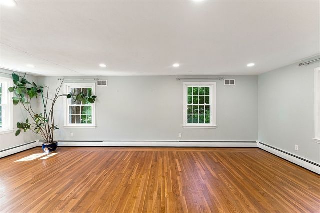 33 Old Oak Drive, Warwick, RI 02886