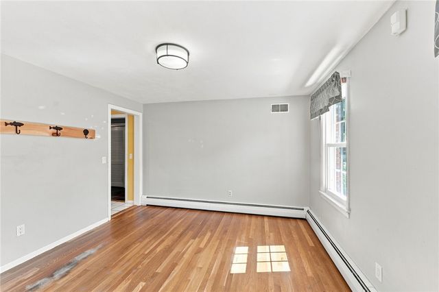33 Old Oak Drive, Warwick, RI 02886