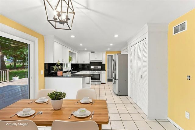 33 Old Oak Drive, Warwick, RI 02886