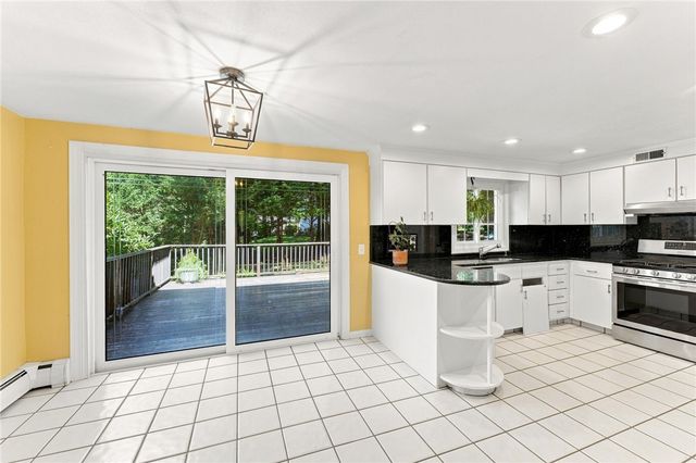 33 Old Oak Drive, Warwick, RI 02886