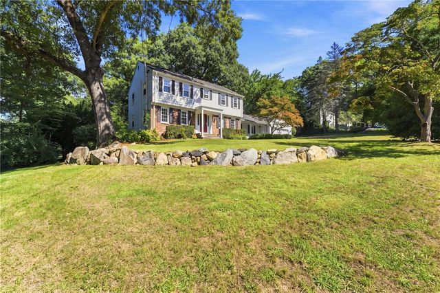 33 Old Oak Drive, Warwick, RI 02886