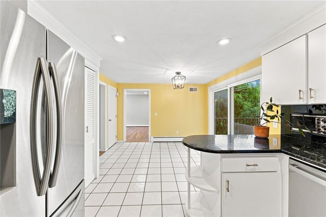 33 Old Oak Drive, Warwick, RI 02886