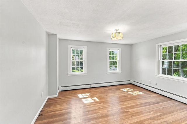 33 Old Oak Drive, Warwick, RI 02886