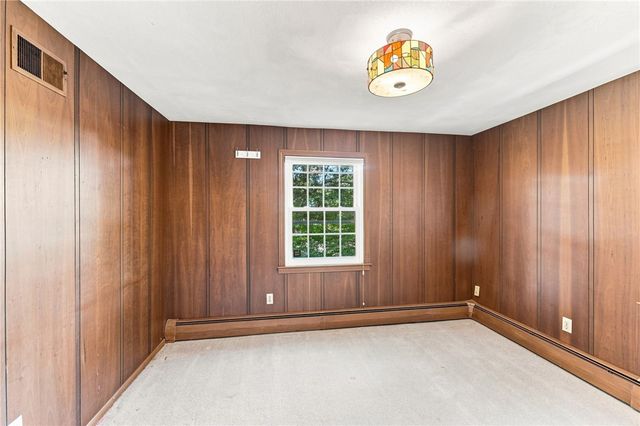 33 Old Oak Drive, Warwick, RI 02886