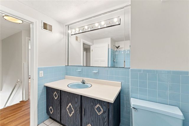 33 Old Oak Drive, Warwick, RI 02886