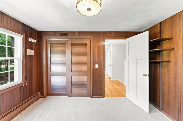 33 Old Oak Drive, Warwick, RI 02886