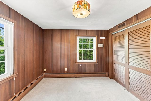 33 Old Oak Drive, Warwick, RI 02886