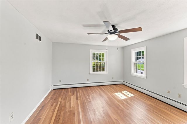 33 Old Oak Drive, Warwick, RI 02886