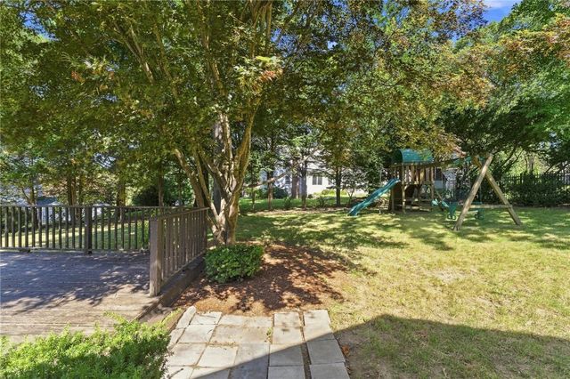 33 Old Oak Drive, Warwick, RI 02886
