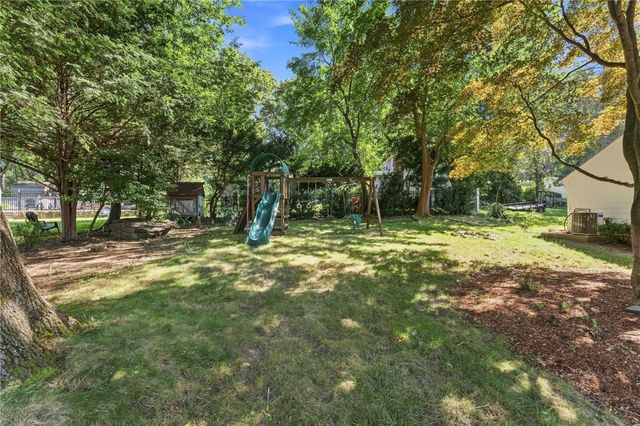 33 Old Oak Drive, Warwick, RI 02886