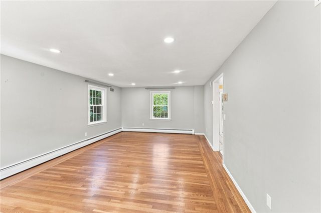 33 Old Oak Drive, Warwick, RI 02886