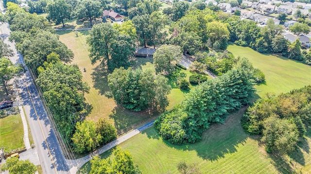 4036 Shrine Park Road, Leavenworth, KS 66048