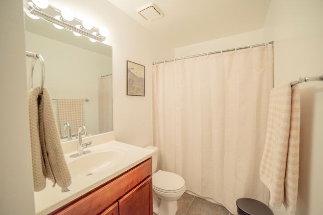 1535 Raymond Drive 101, Naperville, IL 60563