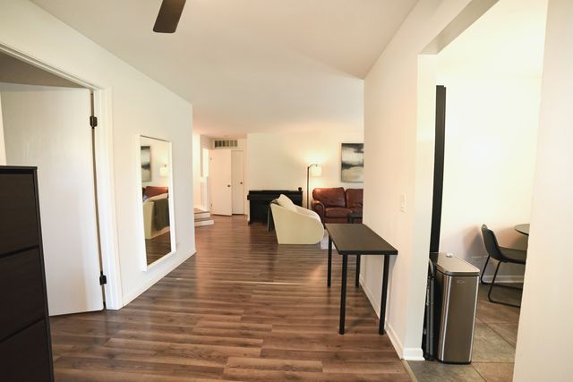 1535 Raymond Drive 101, Naperville, IL 60563