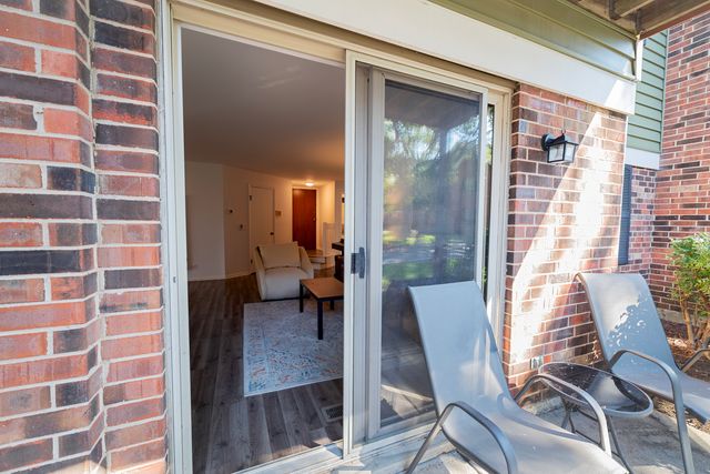 1535 Raymond Drive 101, Naperville, IL 60563