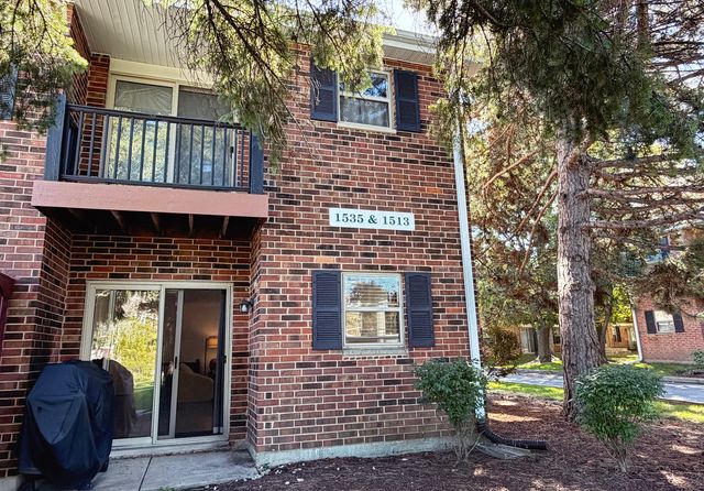 1535 Raymond Drive 101, Naperville, IL 60563