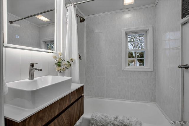 243 Lehn Springs Drive, Amherst, NY 14221