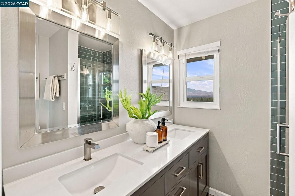 Image 24 of property listing at 566 Webster Dr, Martinez, CA 94553