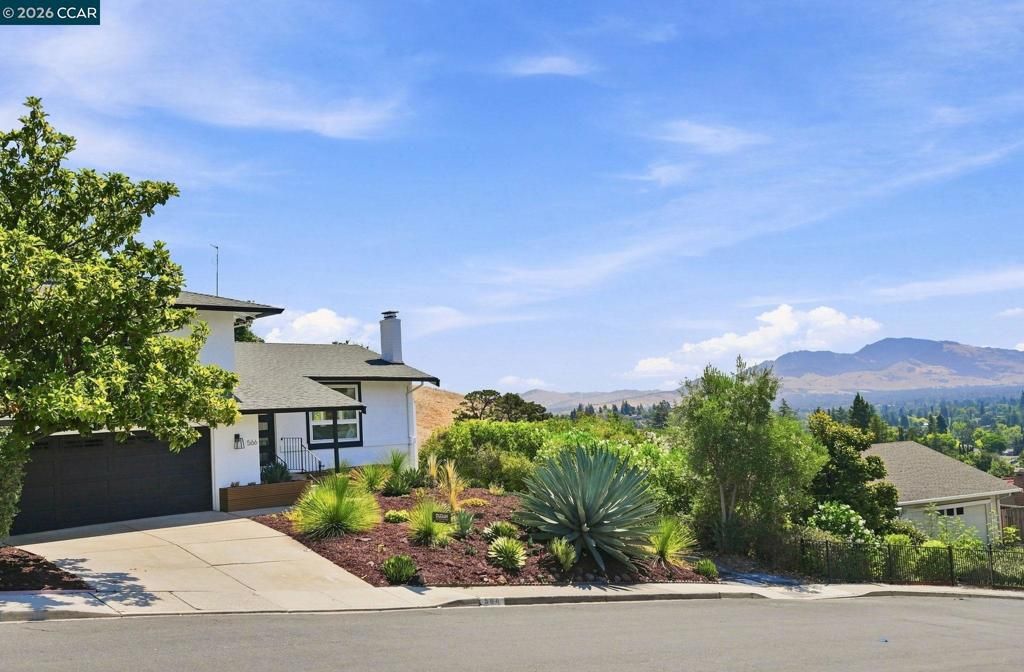 Image 27 of property listing at 566 Webster Dr, Martinez, CA 94553