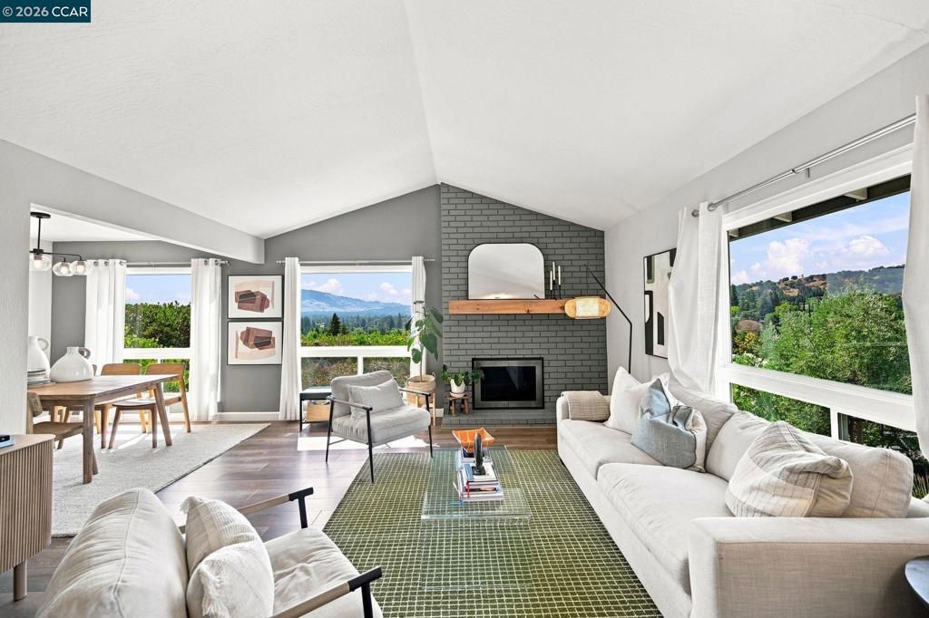 Image 5 of property listing at 566 Webster Dr, Martinez, CA 94553