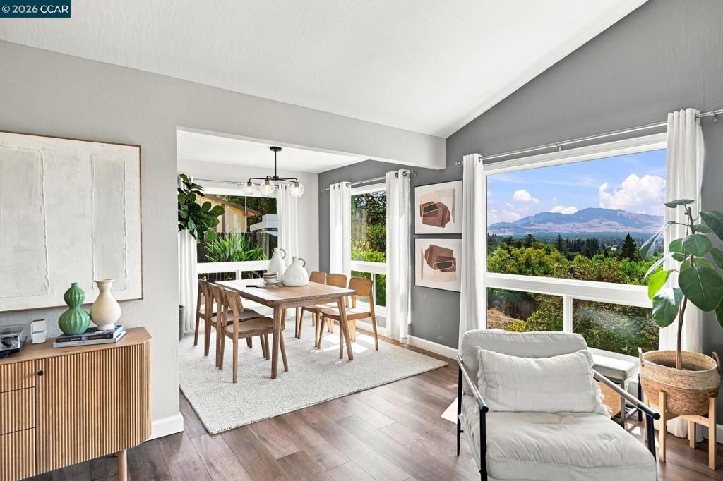 Image 9 of property listing at 566 Webster Dr, Martinez, CA 94553
