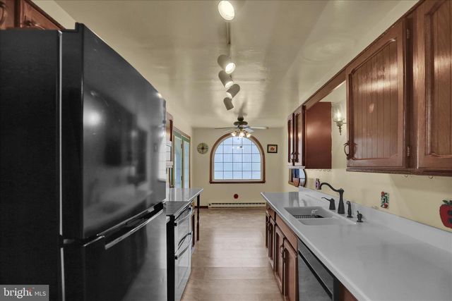 6 CHERRY LN, Newmanstown, PA 17073