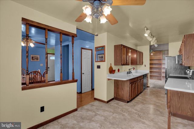 6 CHERRY LN, Newmanstown, PA 17073