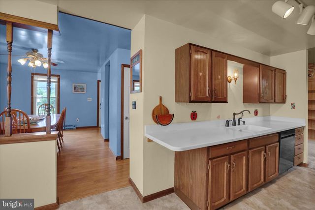6 CHERRY LN, Newmanstown, PA 17073