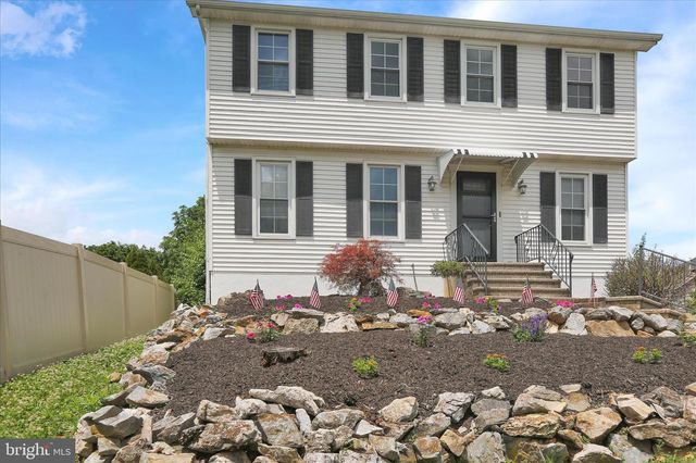 6 CHERRY LN, Newmanstown, PA 17073
