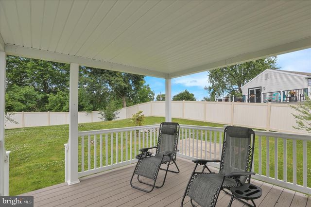 6 CHERRY LN, Newmanstown, PA 17073