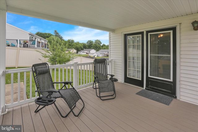 6 CHERRY LN, Newmanstown, PA 17073