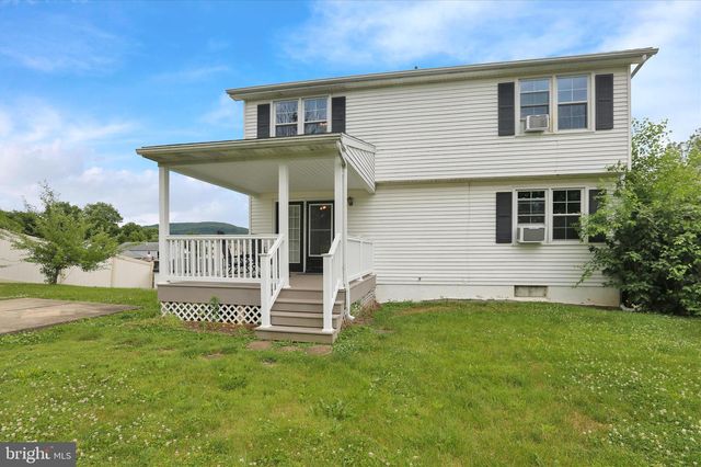 6 CHERRY LN, Newmanstown, PA 17073