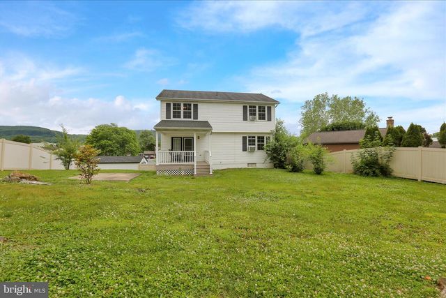 6 CHERRY LN, Newmanstown, PA 17073