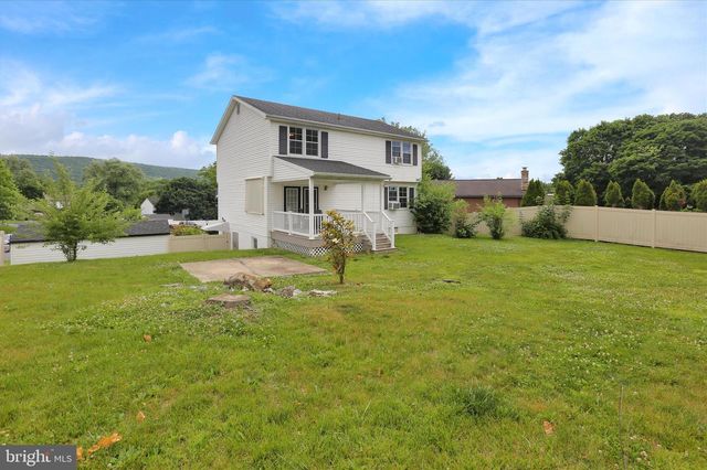 6 CHERRY LN, Newmanstown, PA 17073