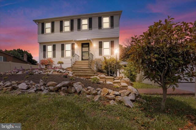 6 CHERRY LN, Newmanstown, PA 17073