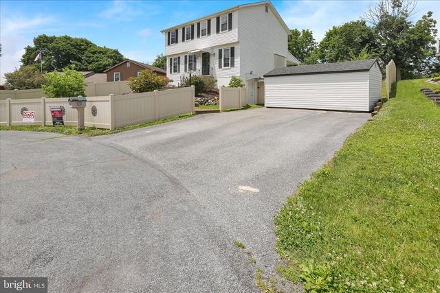 6 CHERRY LN, Newmanstown, PA 17073
