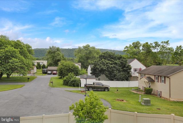 6 CHERRY LN, Newmanstown, PA 17073